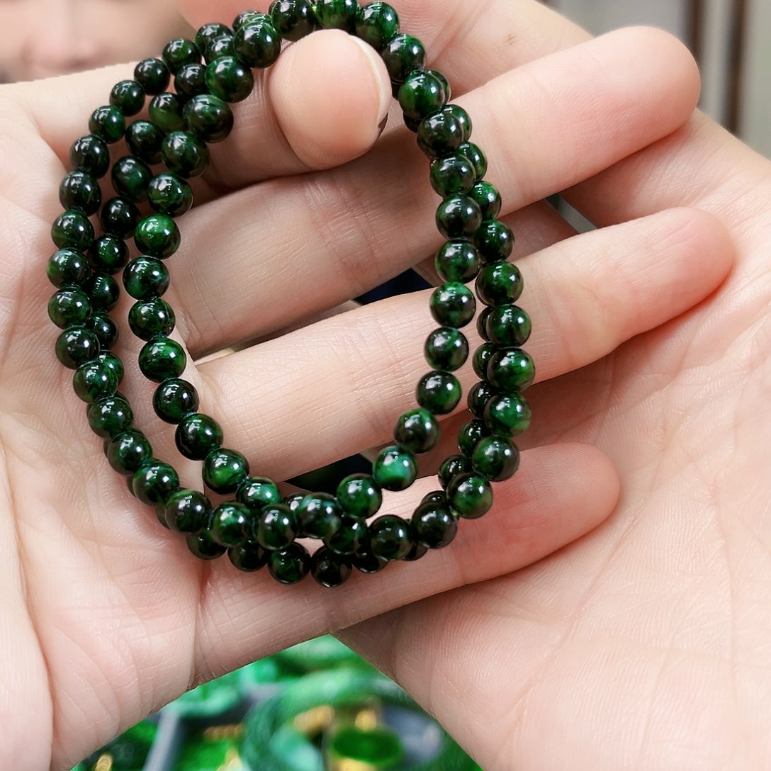 翡翠颈饰未镶嵌项链