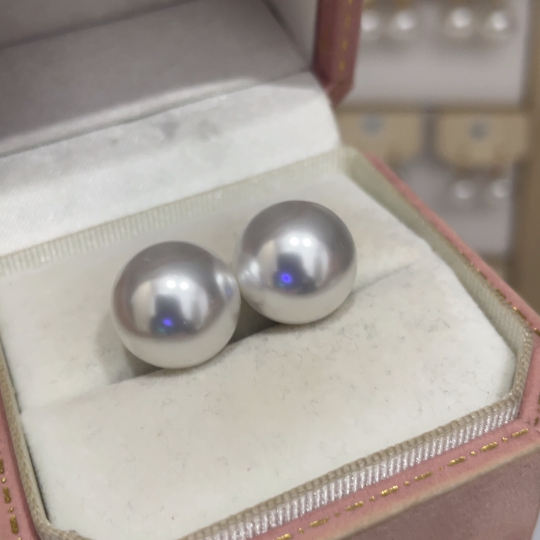 淡水珍珠18K金镶嵌耳饰