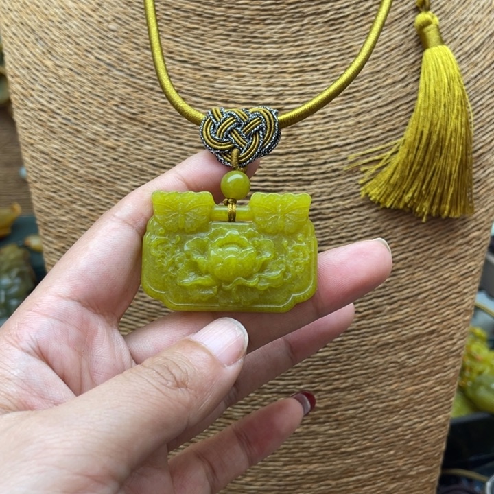 蛇纹石玉吊坠银S925镀金镶嵌