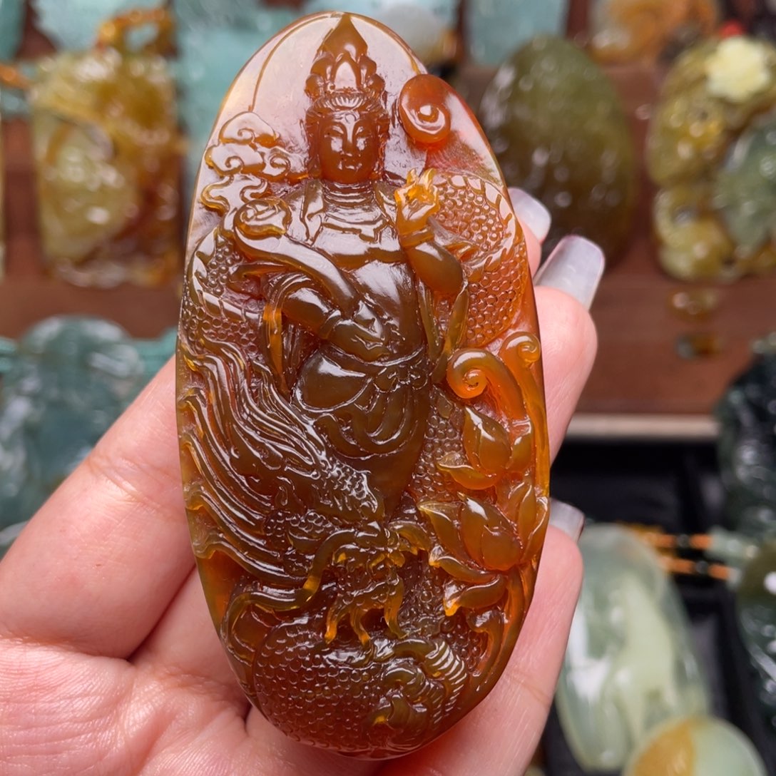 蛇纹石玉颈饰未镶嵌小*莓