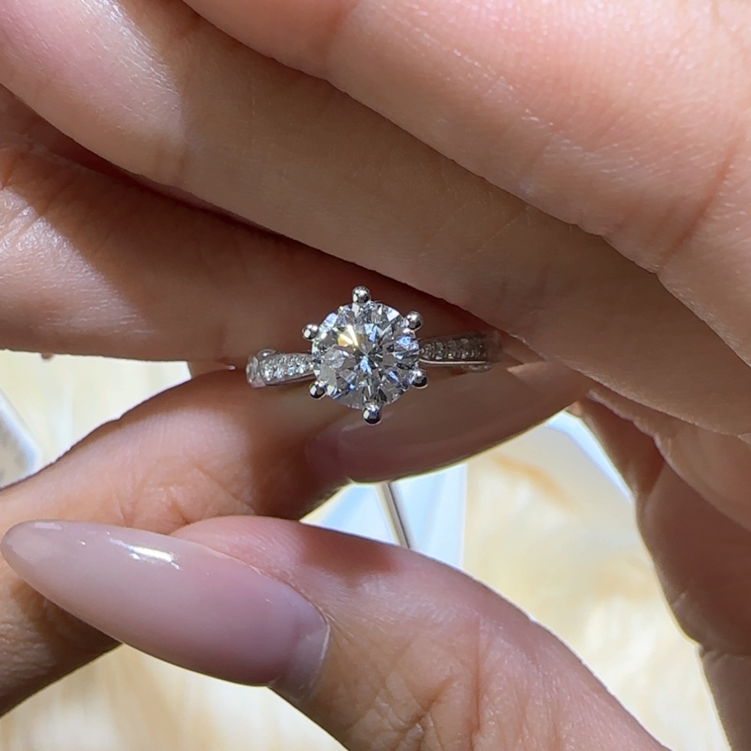 实验室培育钻石18K金镶嵌星光1卡发13