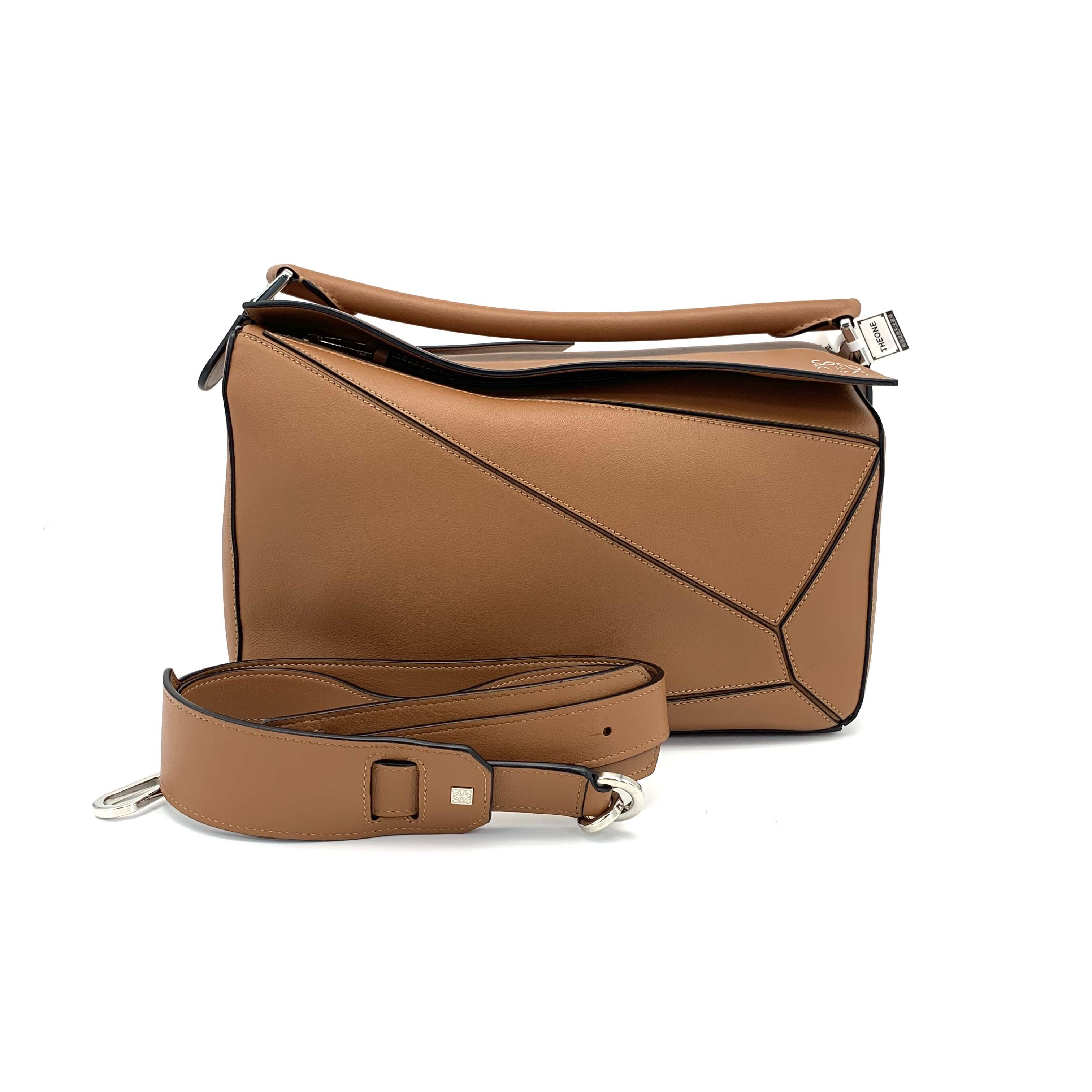 99新 LOEWE/罗意威 焦糖色中号几何斜挎包 尺寸29/19