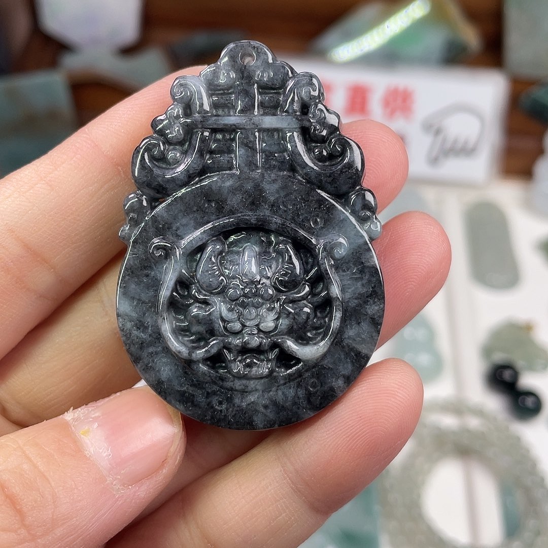 翡翠未镶嵌颈饰翡翠龙牌