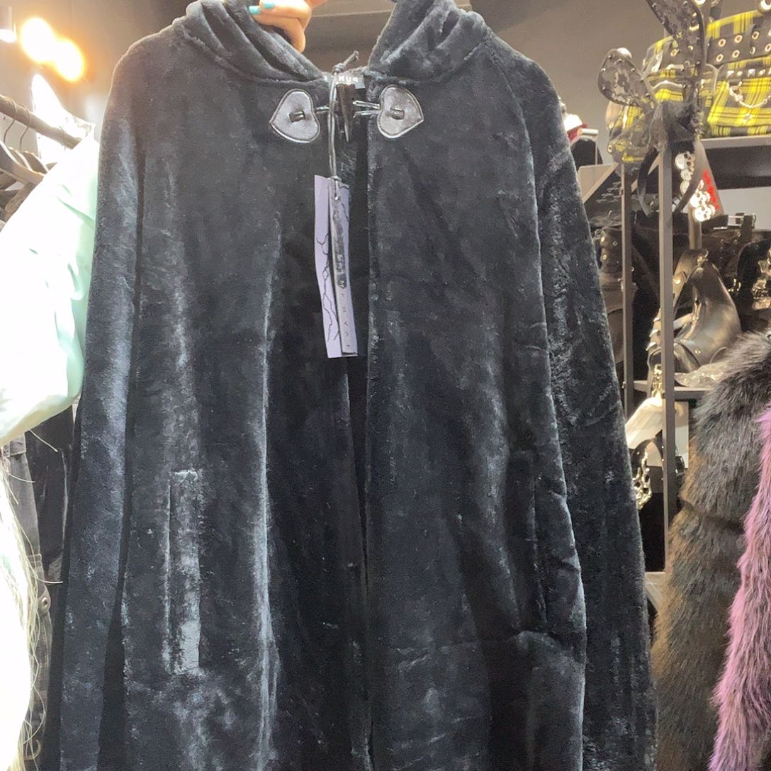 三醋酯纤维黑色丝绒斗篷