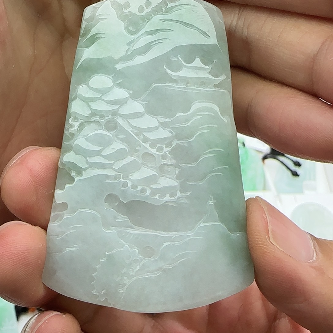 薄***1翡翠未镶嵌颈饰翡翠