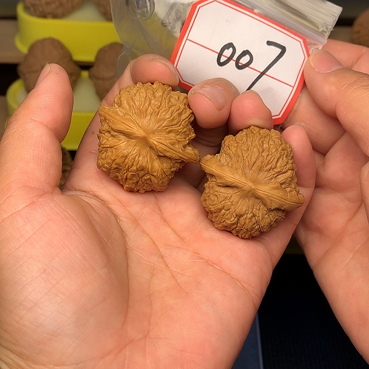 把件文玩核桃麒麟