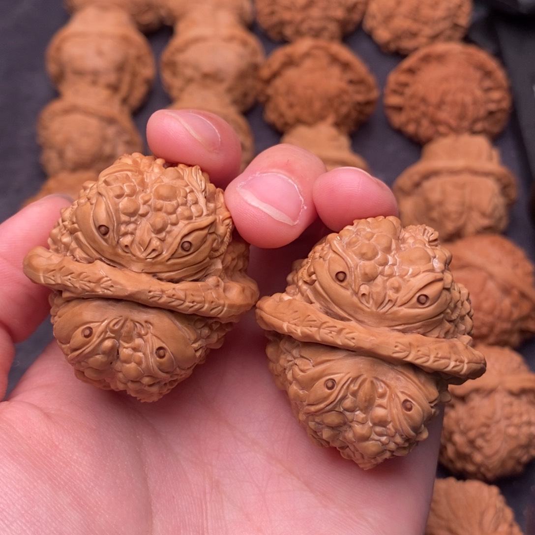 文玩核桃吊坠范****金蟾