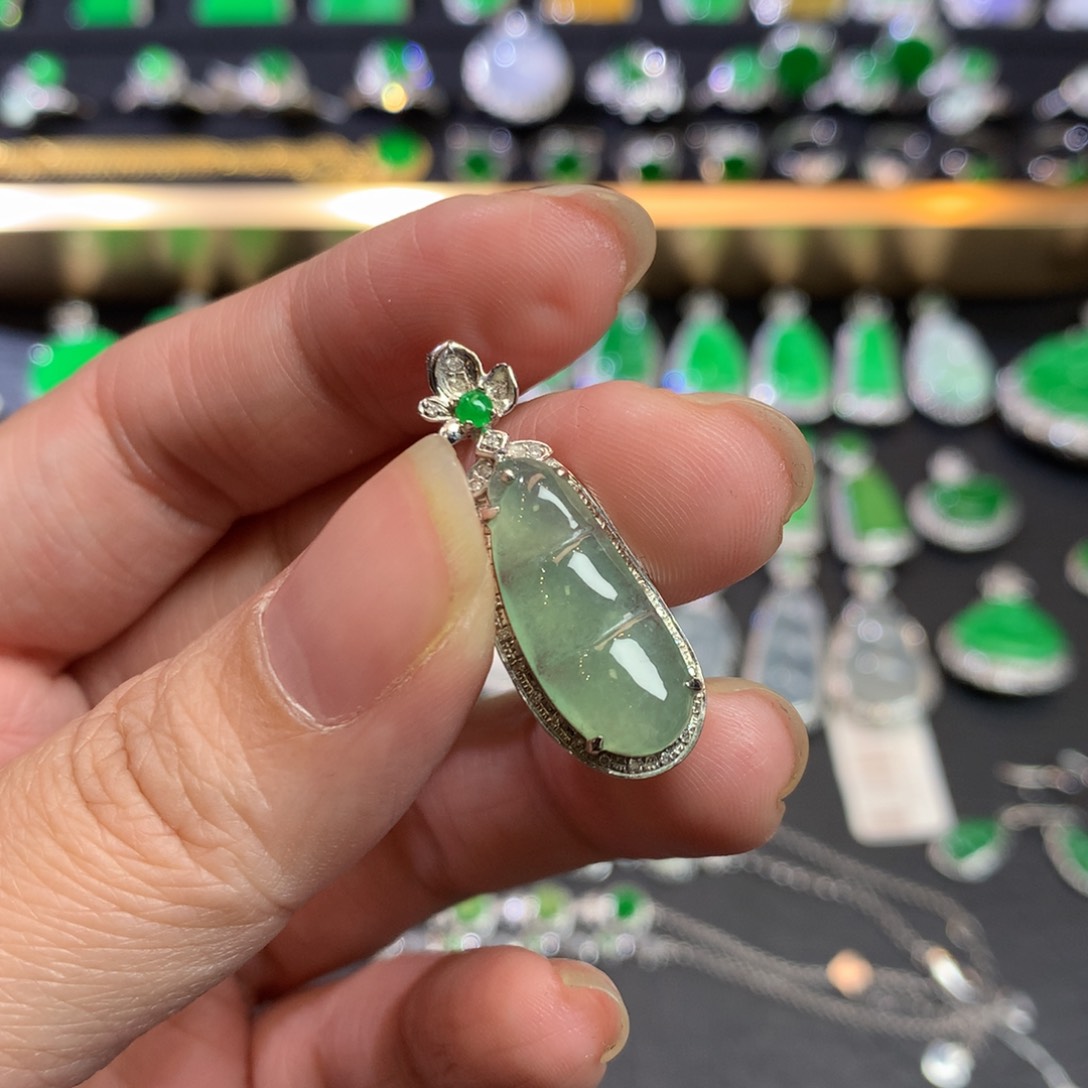 翡翠吊坠(不含链)18K金镶嵌