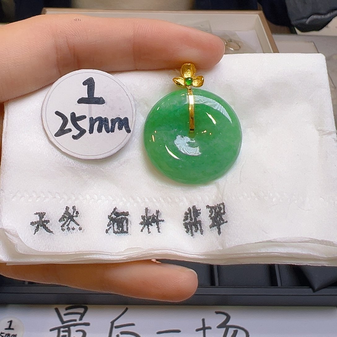 翡翠颈饰18K金镶嵌翡翠