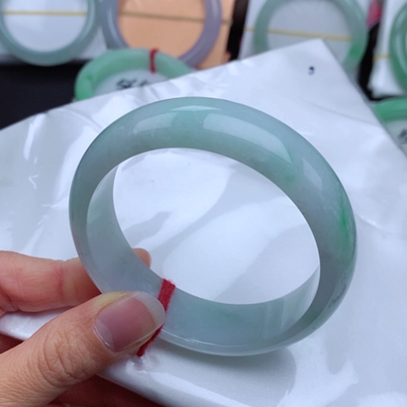 【闪购商品】翡翠手镯未镶嵌         正圈57 大轮胎白底青