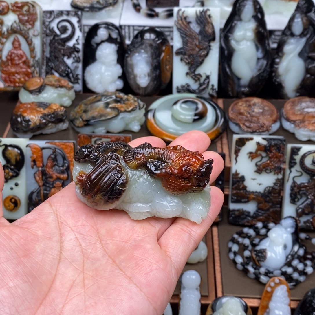 颈饰未镶嵌和田玉与****进