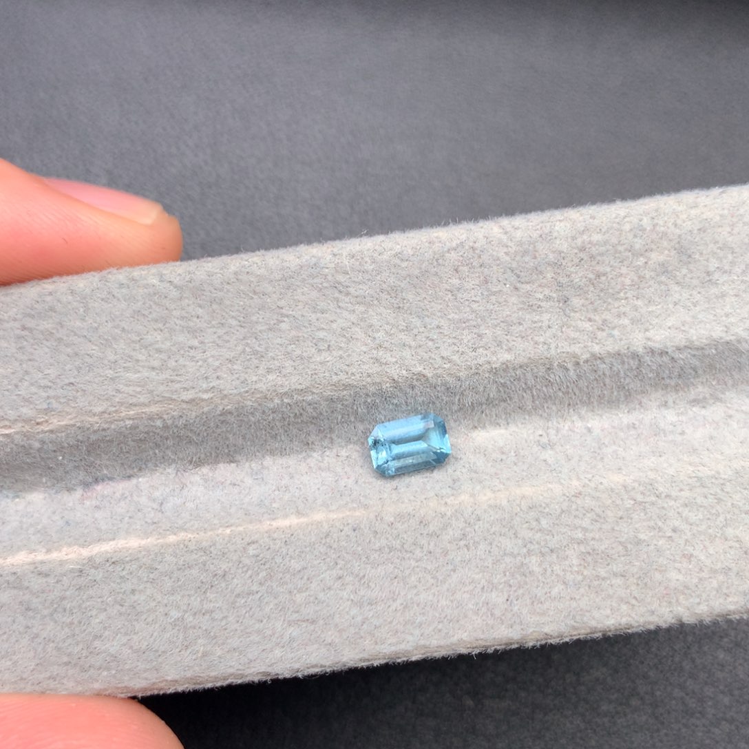 海蓝宝石裸石天然超圣47分