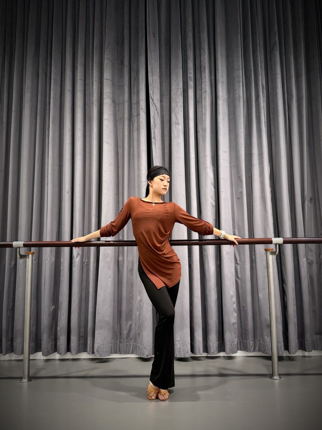 艾拉ELLA-D舞服斜肩长袖罩衫微喇裤套装女成教课练舞练功服