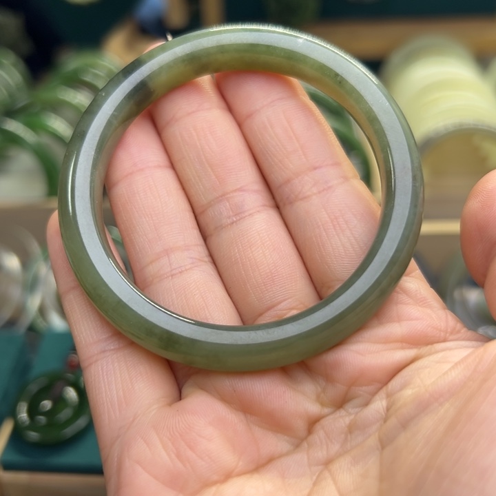 和田玉手镯未镶嵌56.6圈围0306