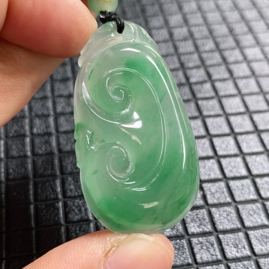 未镶嵌如意石英质玉（非洲翠）