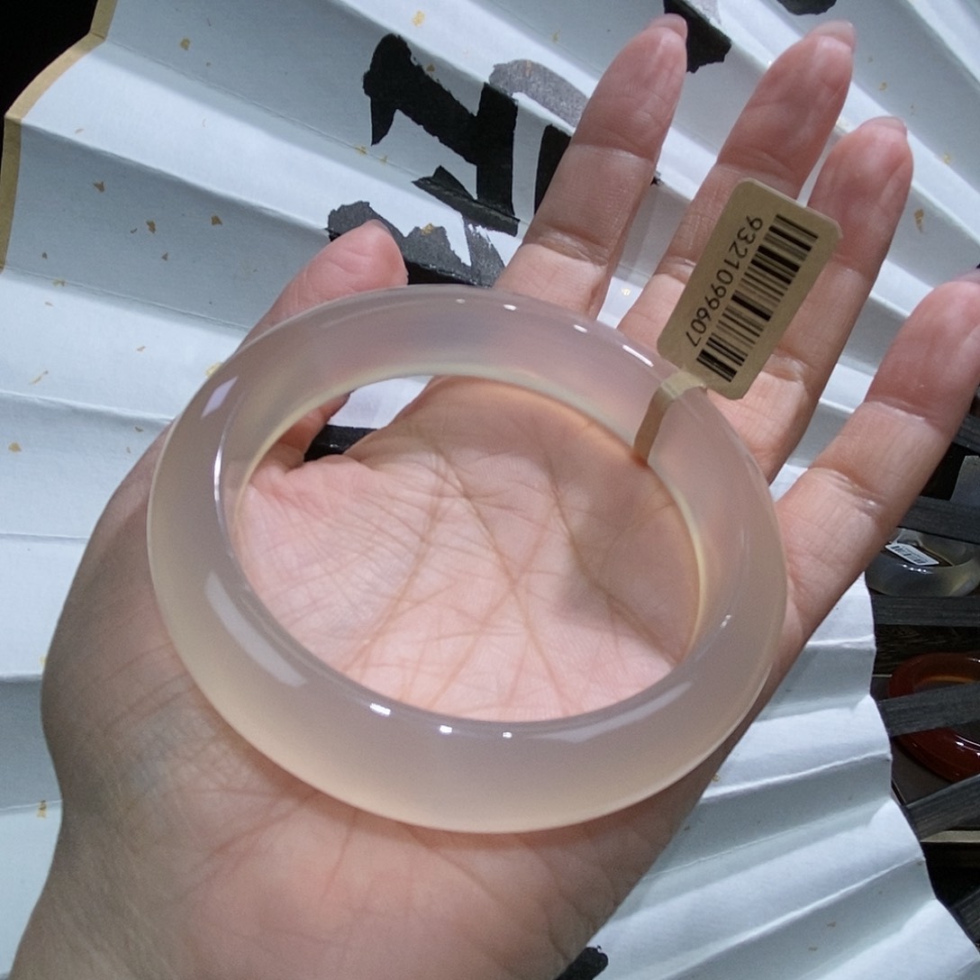 玛瑙/玉髓手镯未镶嵌我****?