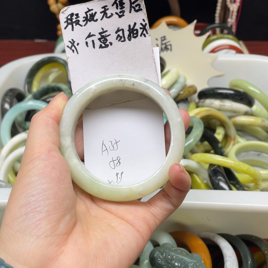 蛇纹石玉手镯未镶嵌