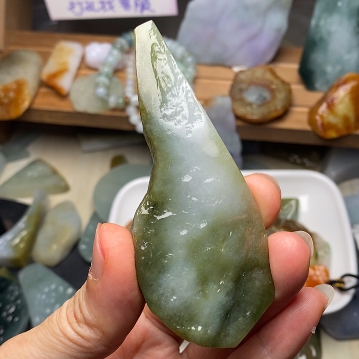 颈饰未镶嵌翡翠天然