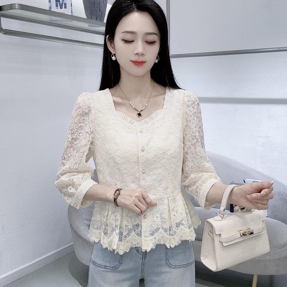 2025秋季新款设计感七分袖打底衫女气质方领百搭减龄蕾丝衬衫上衣