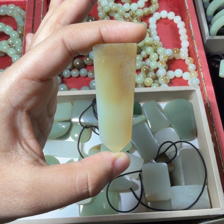 神****和田玉（糖玉）未镶嵌手链