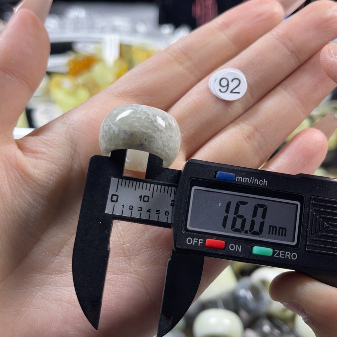 蛇纹石玉未镶嵌戒指