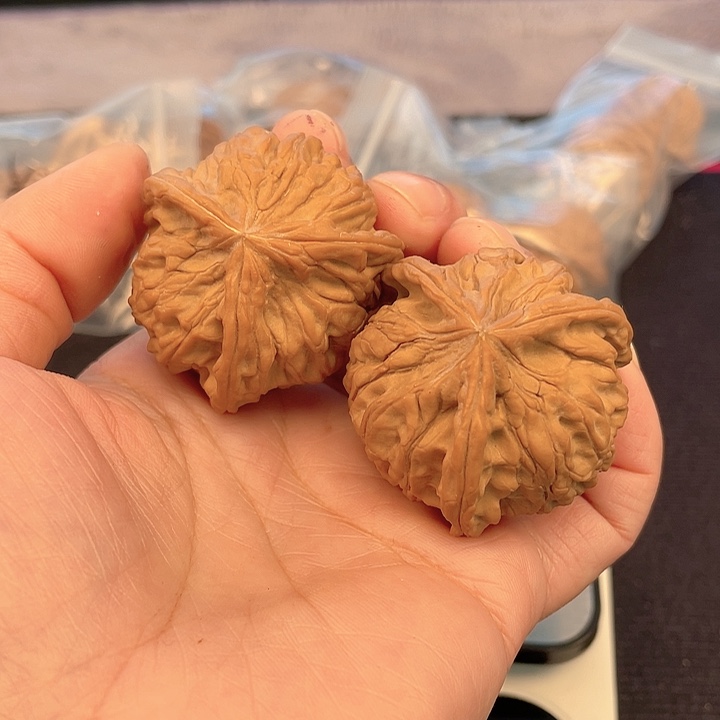 文玩核桃吊坠42尺全品雨花石三棱