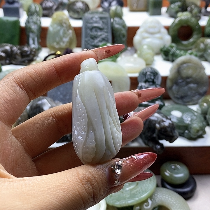 和田玉颈饰未镶嵌微****立