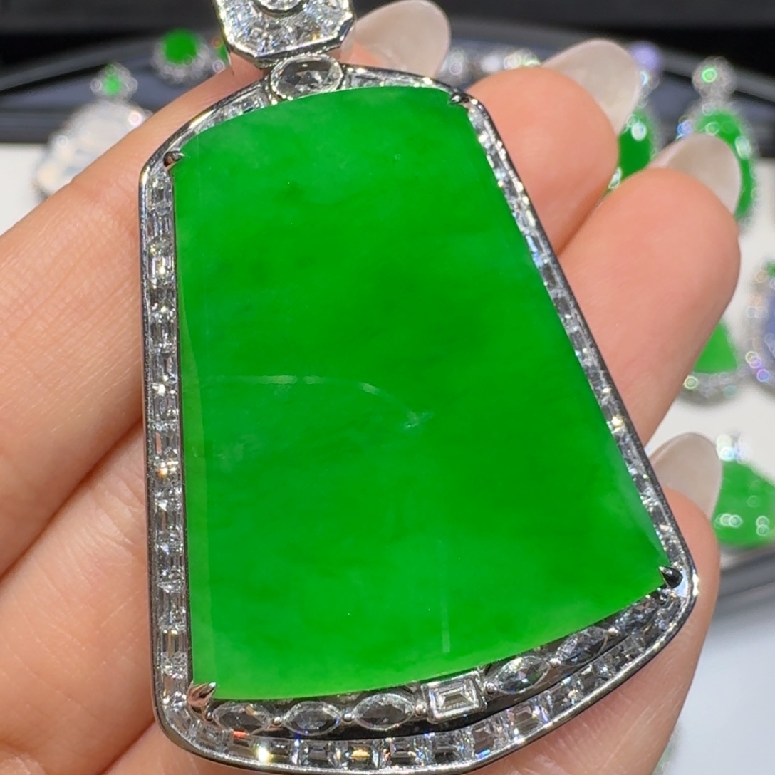 聊***司翡翠18K金镶嵌颈饰收到货48小时鉴赏期