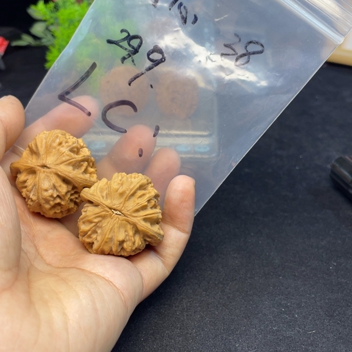 文玩核桃把件L*鸡心