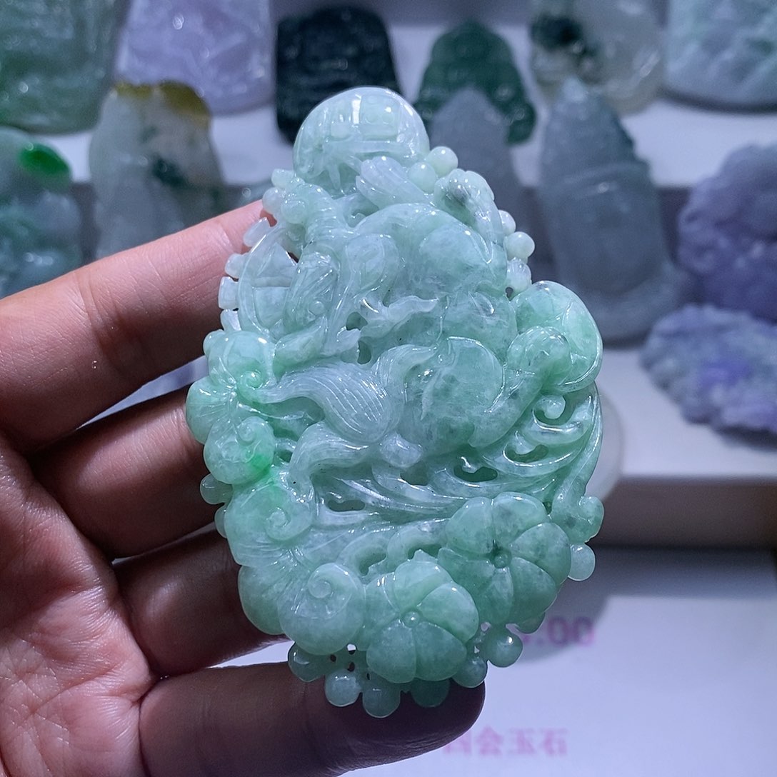 【闪购商品】翡翠颈饰未镶嵌龙牌