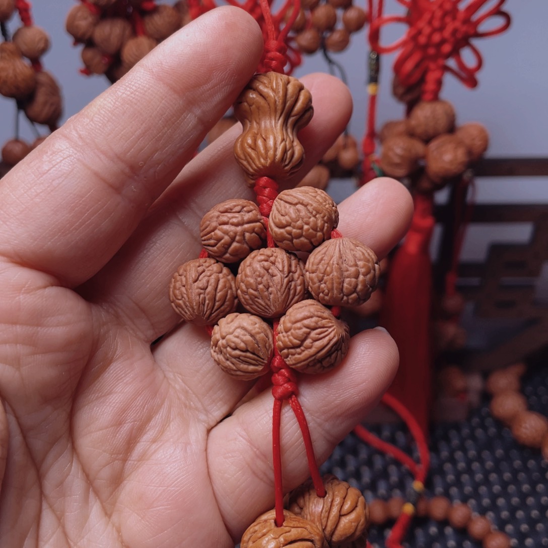 木质类龙纹桃枭挂件