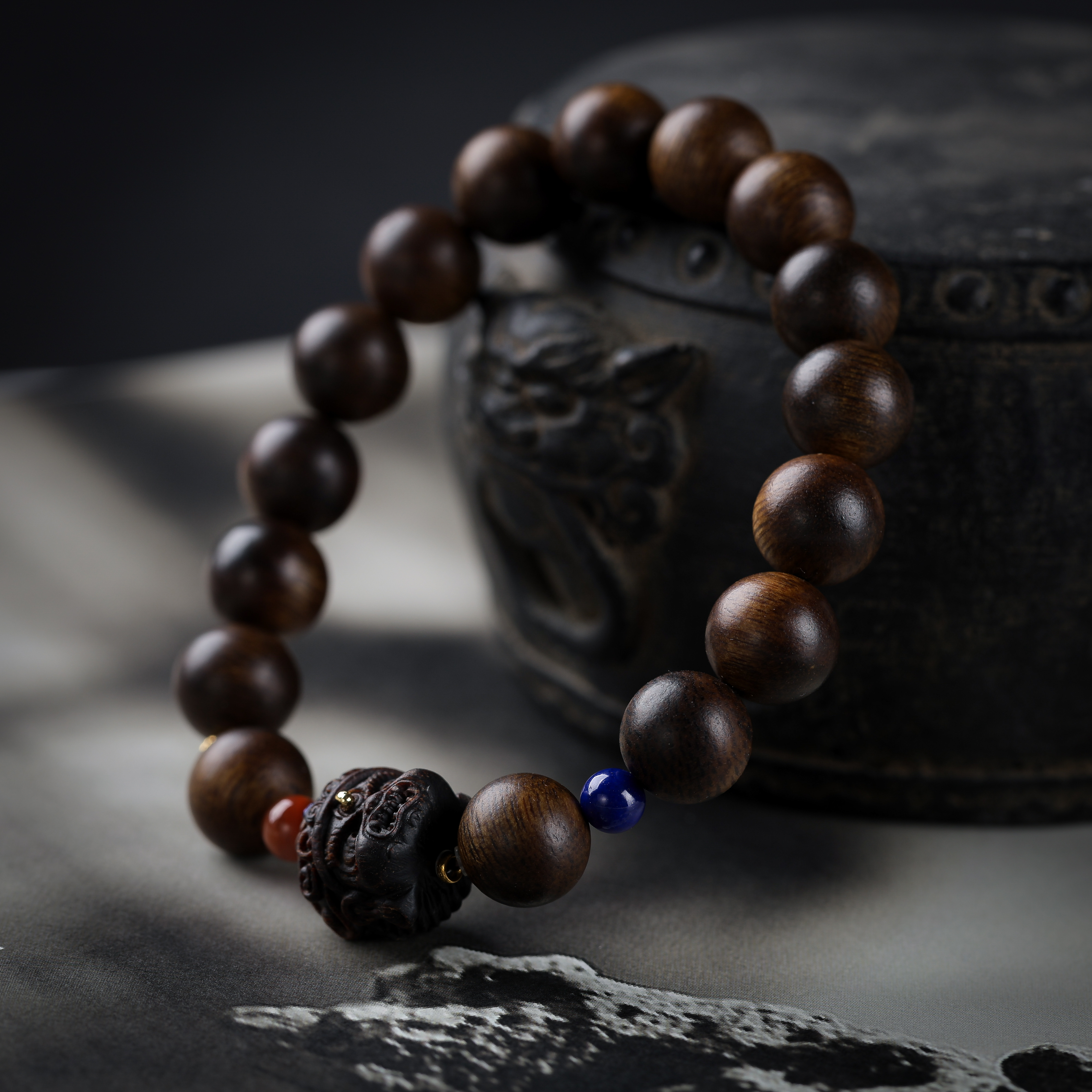 【18K】-香港昆仑梅格1.0搭配沉香木雕财神设计款lun赠养香礼盒