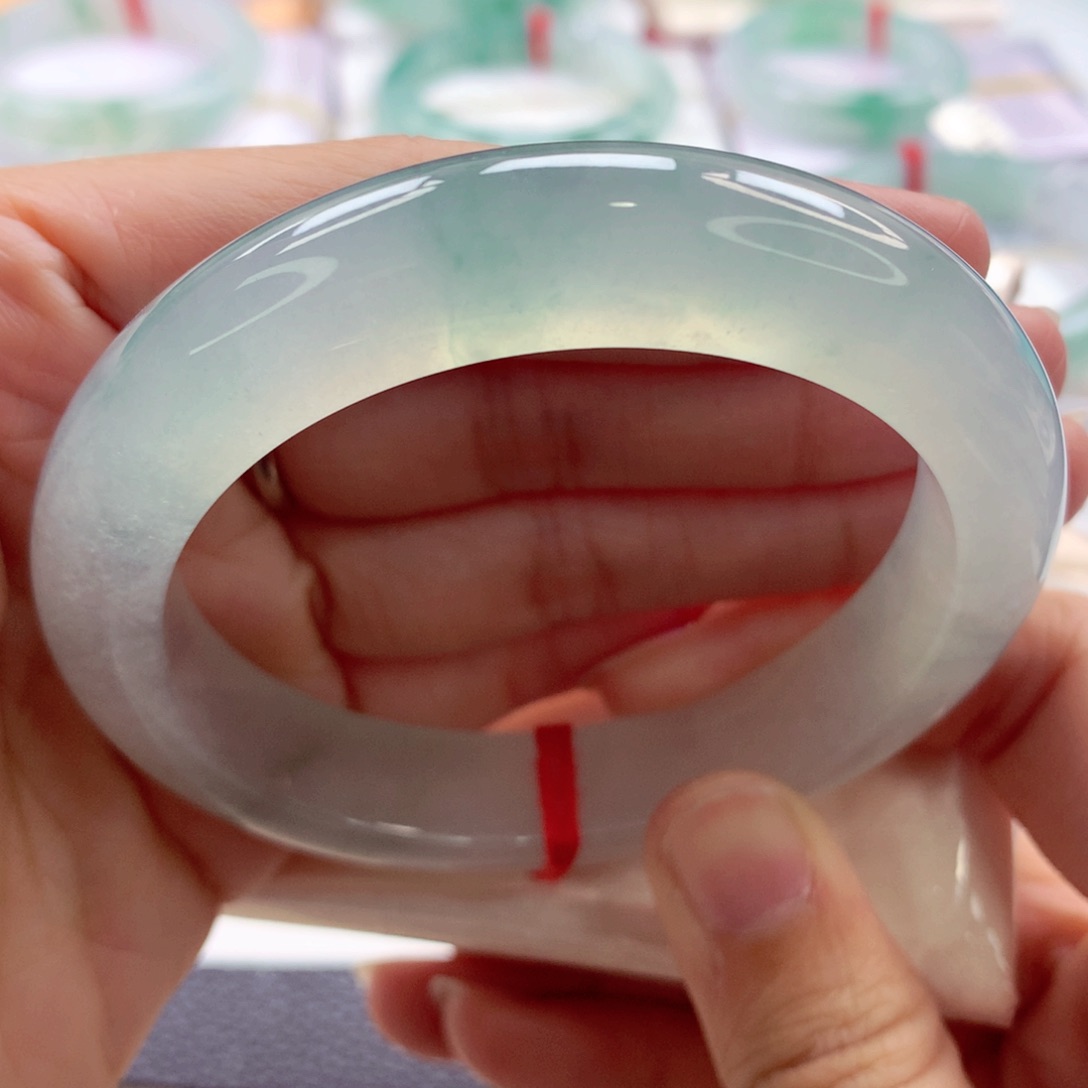 翡翠手镯未镶嵌58.5起光毕业荧光棒A