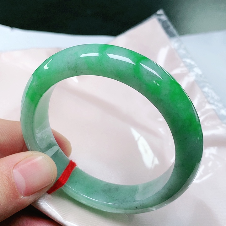 翡翠手镯未镶嵌翡翠手镯未镶嵌