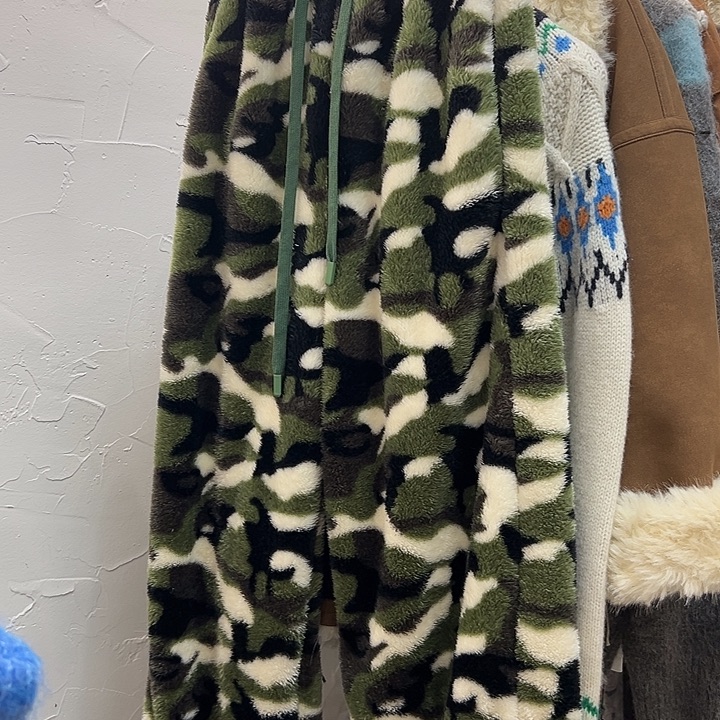 今天新款 毛茸茸很软的迷彩裤子