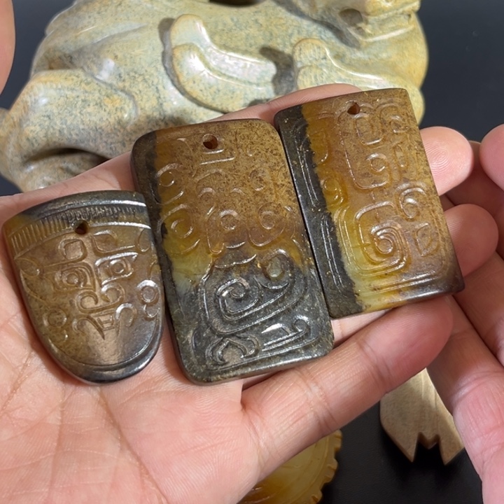 用***7和田玉（糖玉）未镶嵌挂件