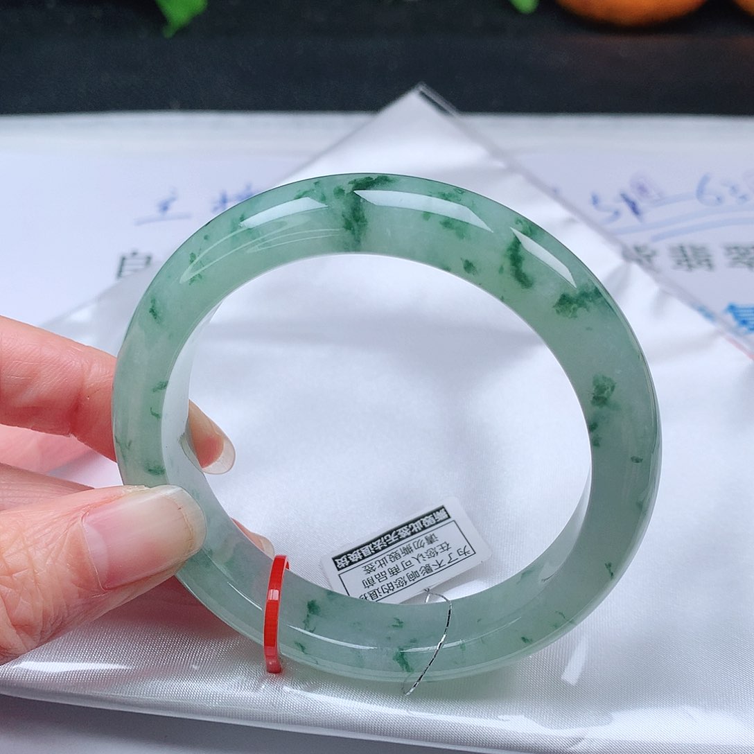 翡翠手镯未镶嵌58圈