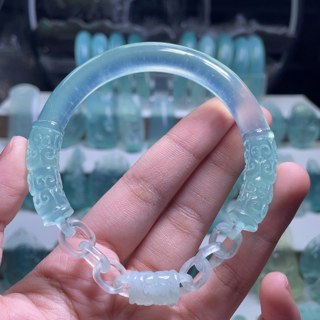 蛇纹石玉手镯未镶嵌粘*包