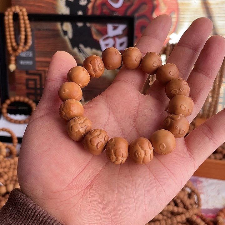 猴头核桃吊坠卡皮