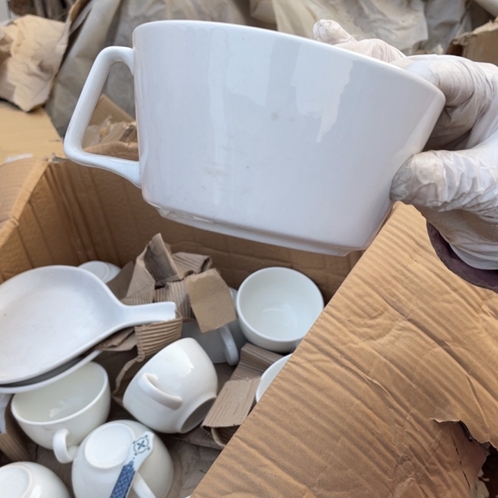 其他盘子碗砂锅都有