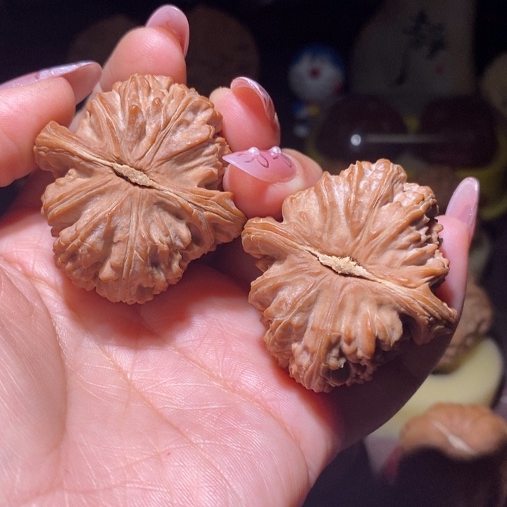 文玩核桃吊坠全品三角白41 克重47