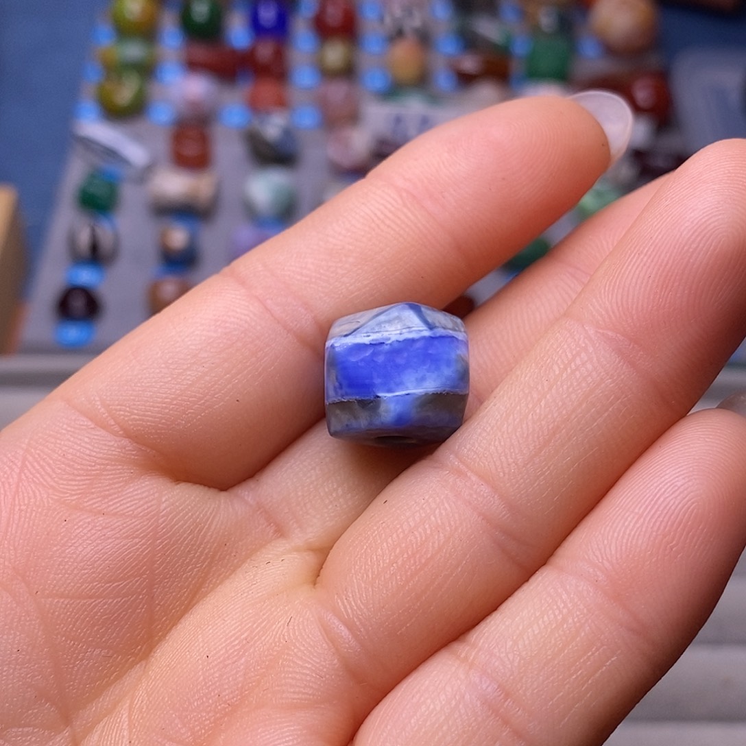 对***入玛瑙/玉髓未镶嵌颈饰