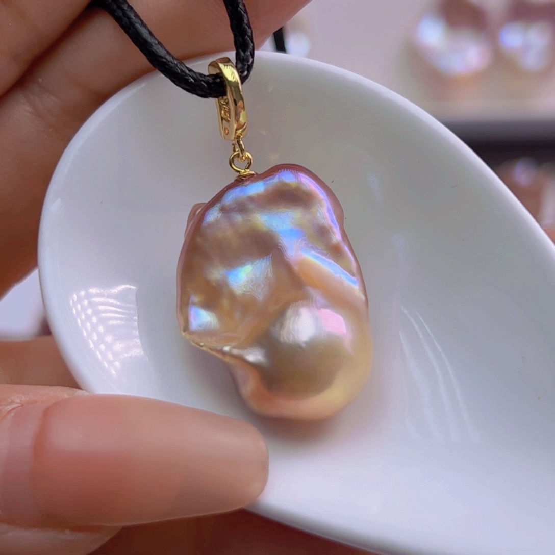 淡水珍珠吊坠(赠链)未镶嵌