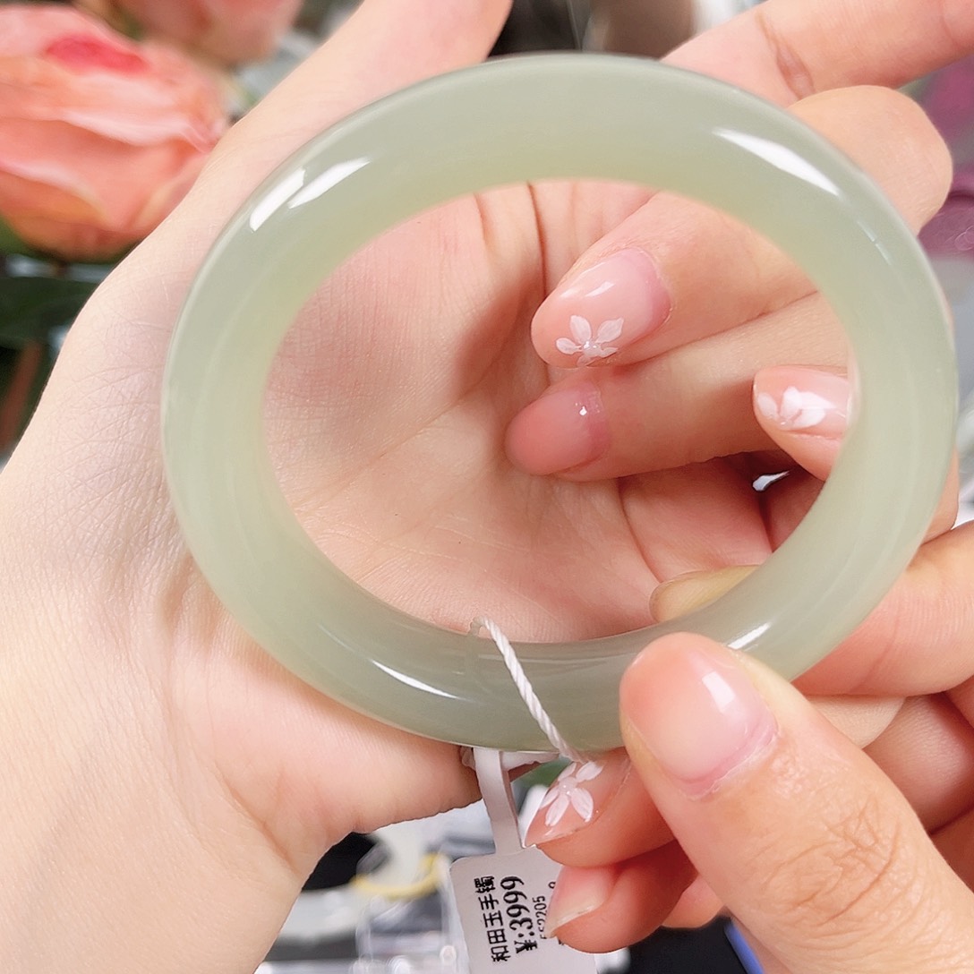 和田玉手镯未镶嵌