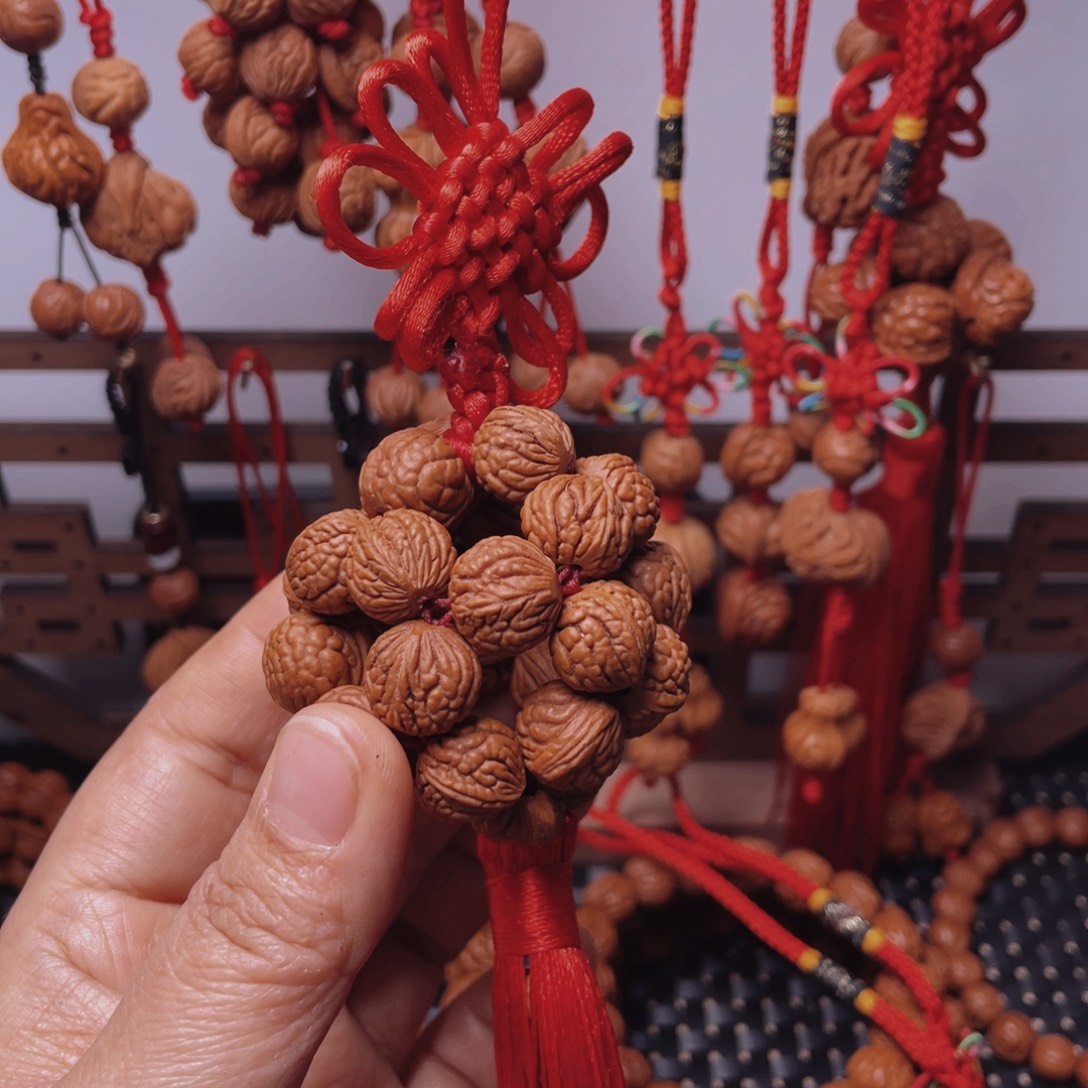 木质类龙纹桃枭挂件