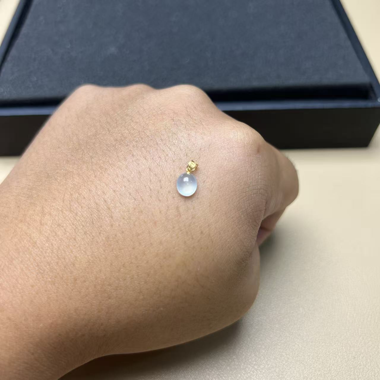 翡翠蛋面吊坠高冰种光感水头好18K平安圆满高贵精致素款