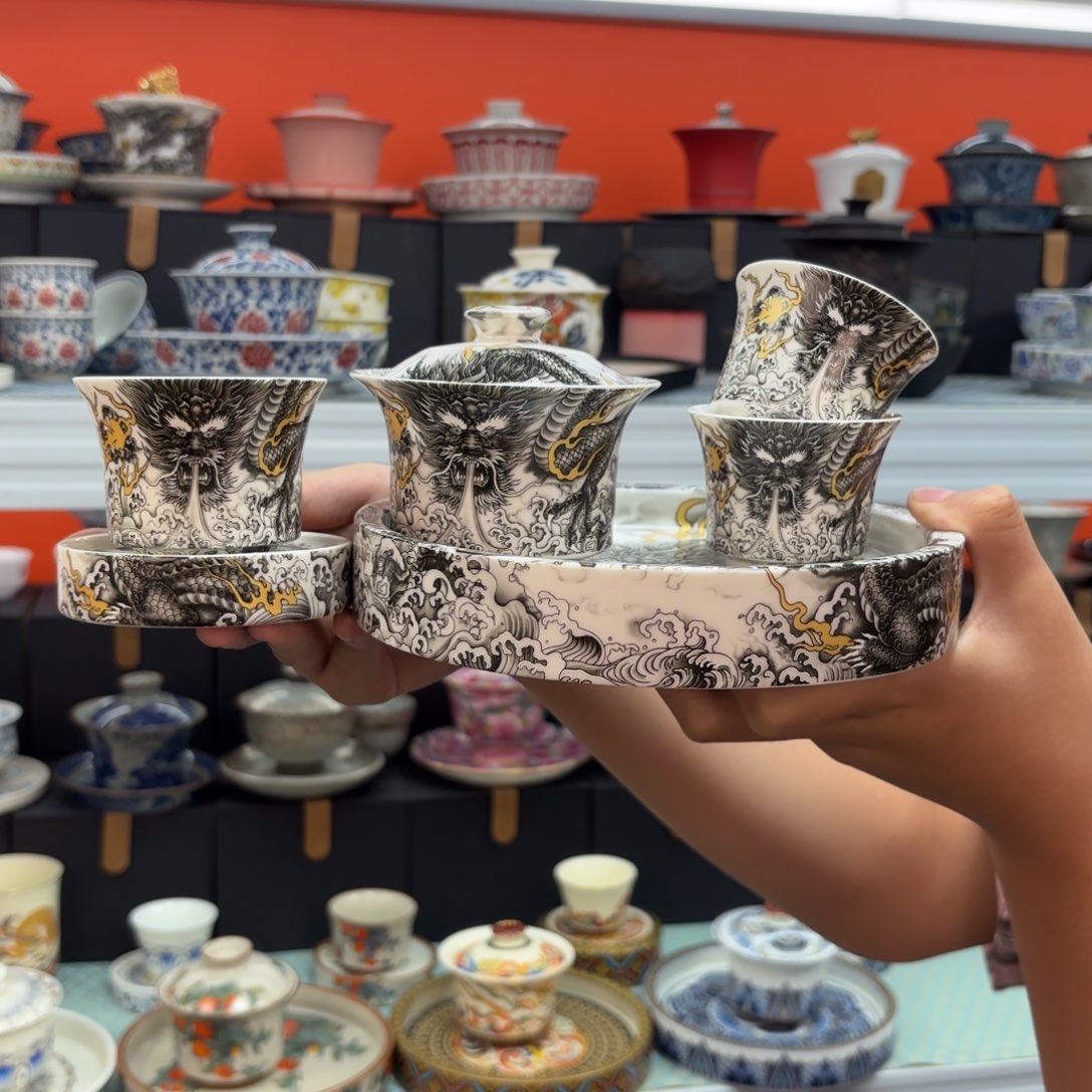 茶具是由法国人手工加工