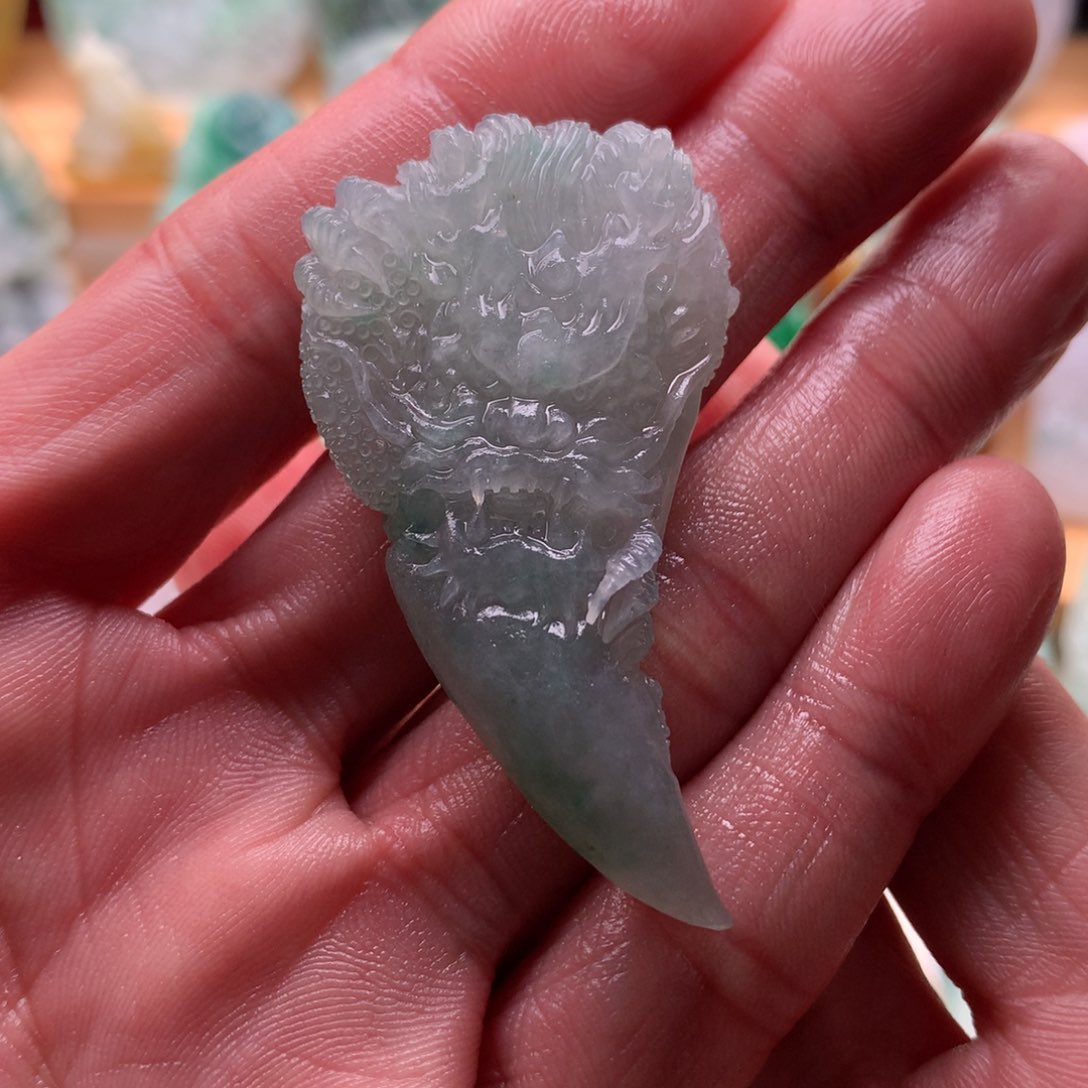 定制翡翠未镶嵌龙牙