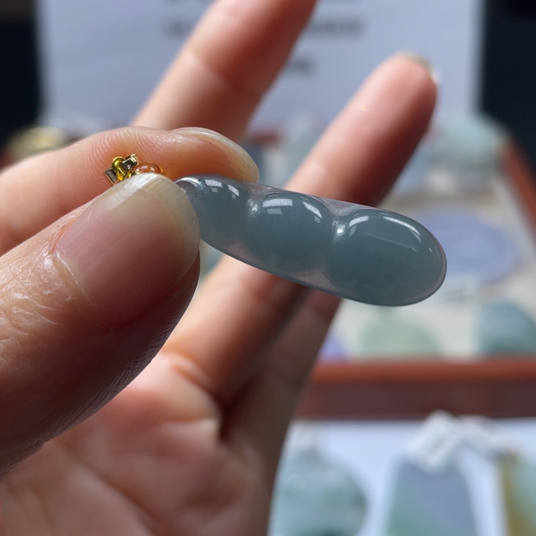 翡翠未镶嵌颈饰翡翠3