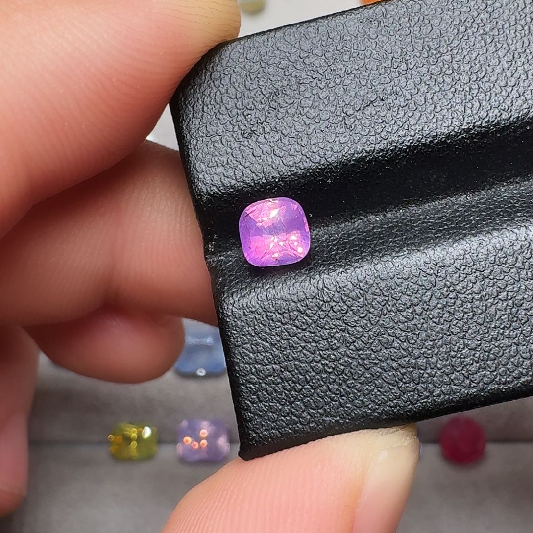 彩色蓝宝石裸石1.06ct坦桑尼亚无烧梦幻色蓝宝石